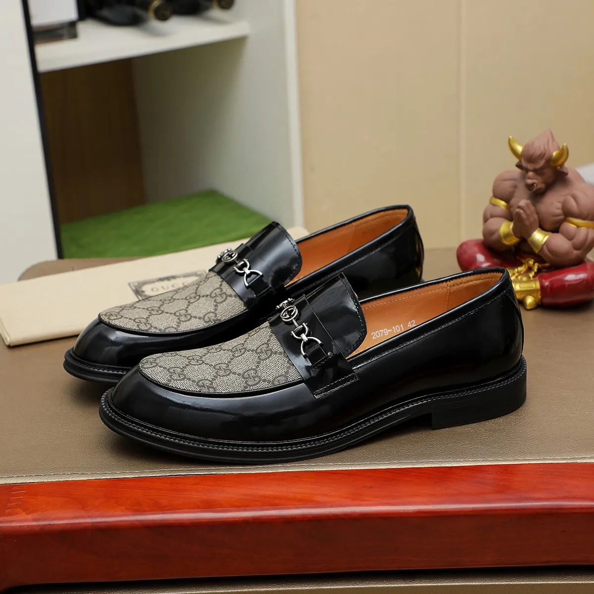 Men's shoes 💰460 💰💰Gucci official website men's business formal leather shoes update💥Hong Kong counters synchronize new styles💥completely one to one replica shipment👍zero difference in counter quality 0⃣️all made of imported first-layer cowhide on the outside with original hardware buckles➕water-dyed🐂leather lining production, color, code matching 39-44 (customized at 38.45.46)……